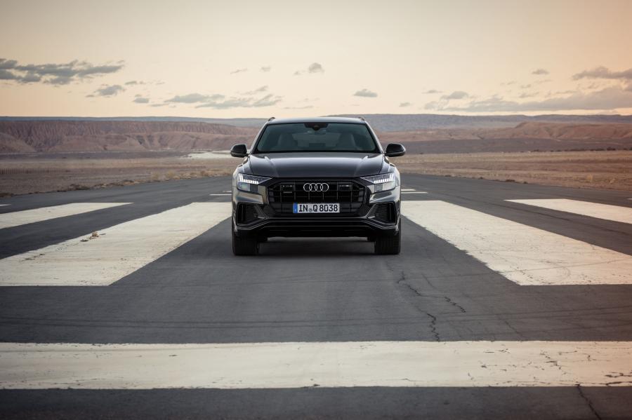  Audi Q8 55 TFSI Quattro S-Line 2018 года  (WW) (фото 11 из 36)